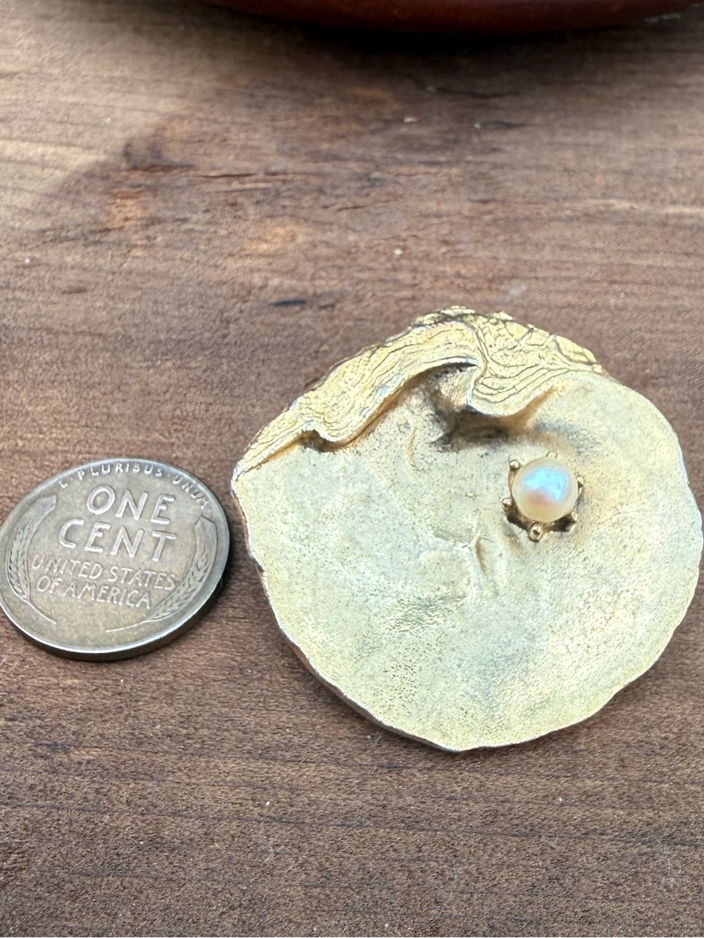 VTG Miriam Haskell gold tone shell brooch